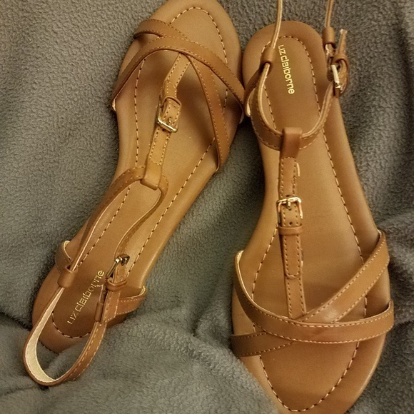 liz claiborne flat sandals
